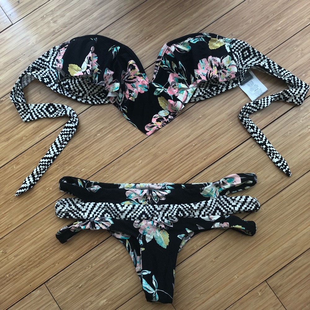 ✨O’Neill Bikini Set✨